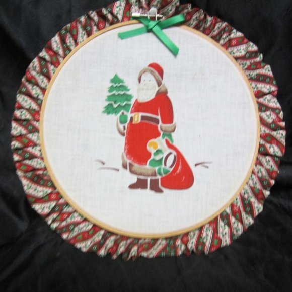 VTG ROUND EMBROIDERY HOOP WALL ART HOLIDAY MOTIF, 3 SET DIFFERENT SIZES - Picture 3 of 6